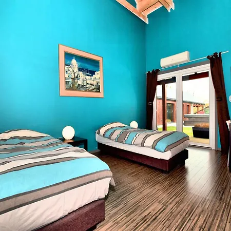 Beautiful With Heated Outdoor Pool, Cleaning Included *