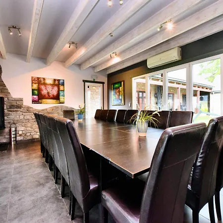 Beautiful With Heated Outdoor Pool, Cleaning Included *