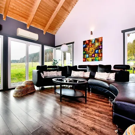 Willa Beautiful With Heated Outdoor Pool, Cleaning Included